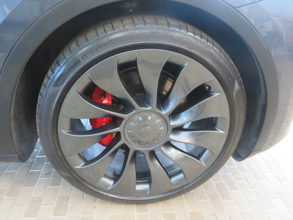 Photo 10 of this TESLA MODEL Y