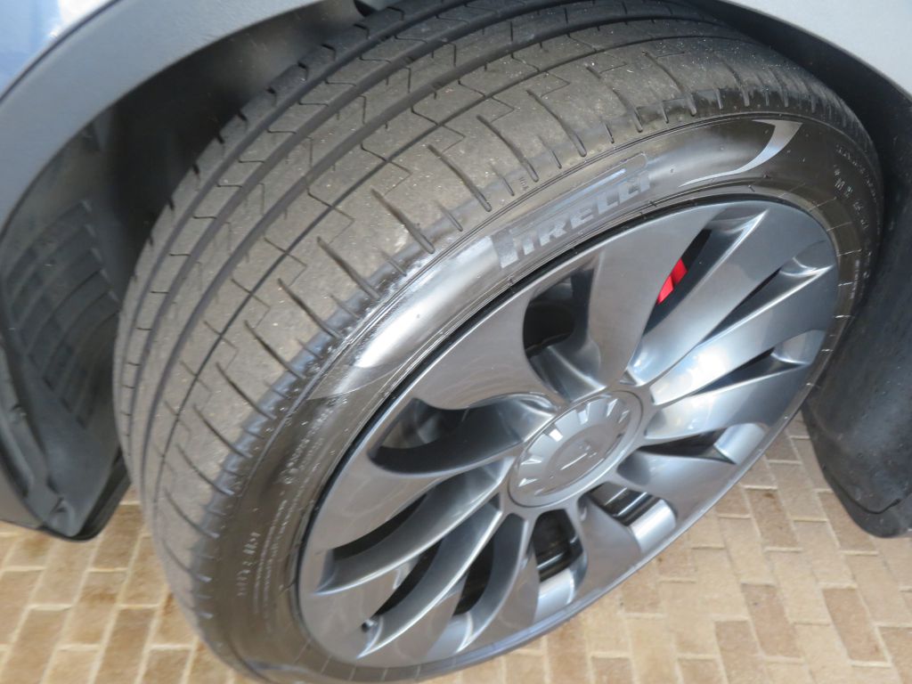 Photo 11 of this TESLA MODEL Y