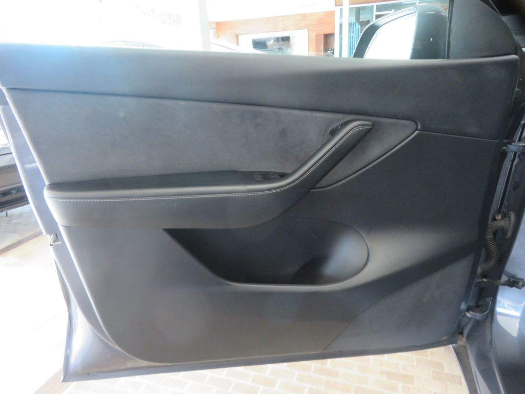Photo 13 of this TESLA MODEL Y