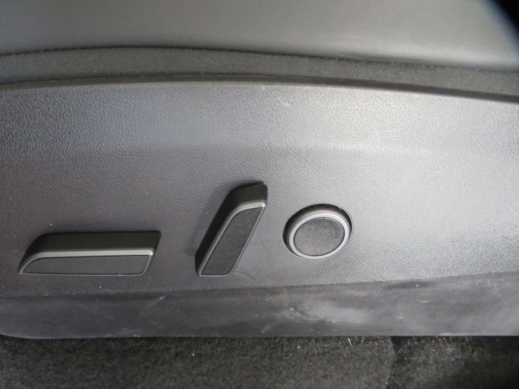 Photo 16 of this TESLA MODEL Y