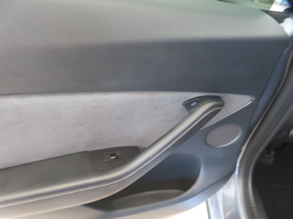 Photo 18 of this TESLA MODEL Y
