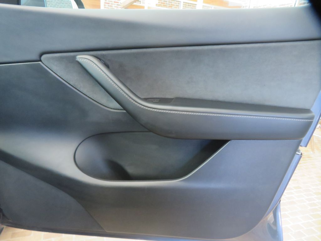 Photo 23 of this TESLA MODEL Y