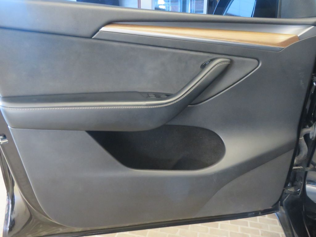 Photo 11 of this TESLA MODEL Y