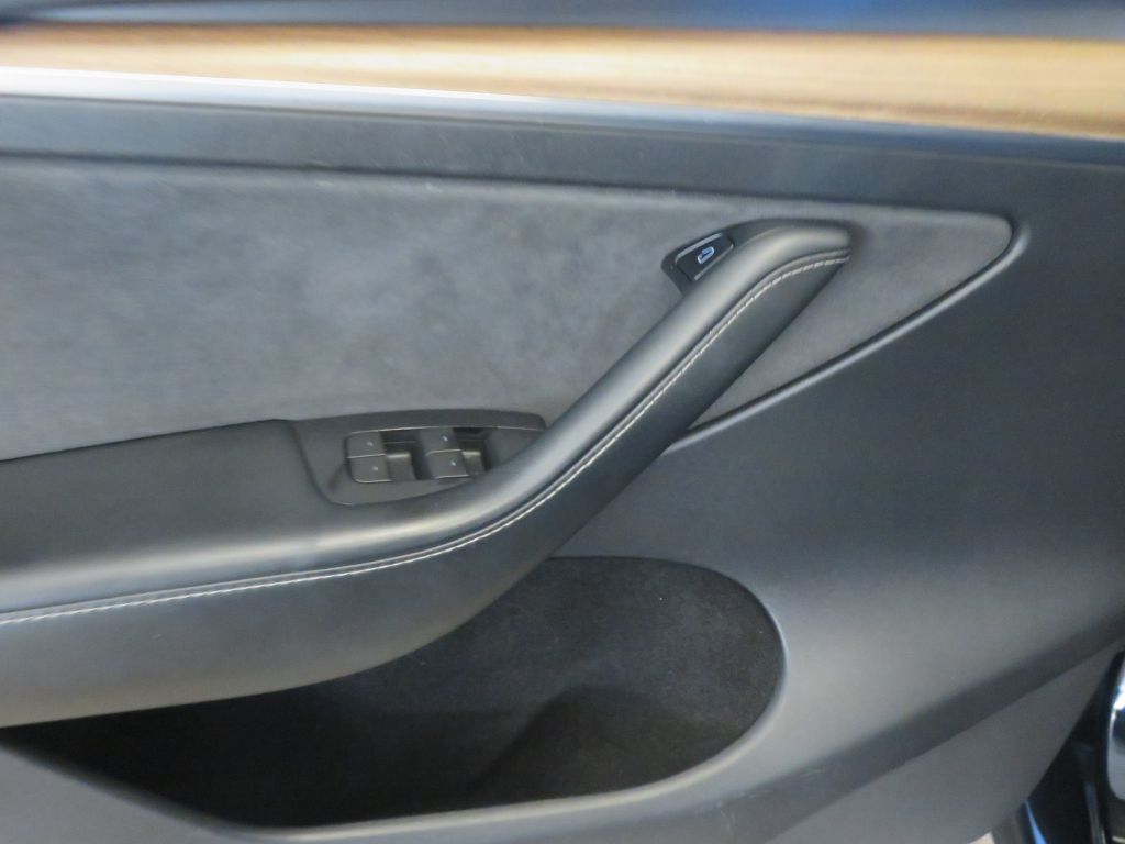 Photo 12 of this TESLA MODEL Y