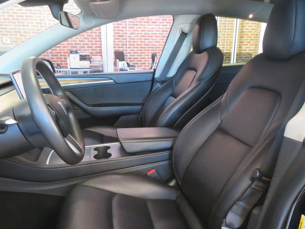 Photo 13 of this TESLA MODEL Y