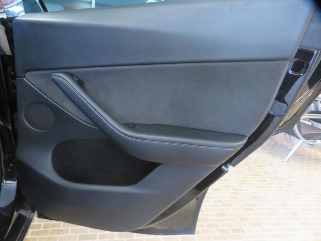 Photo 17 of this TESLA MODEL Y