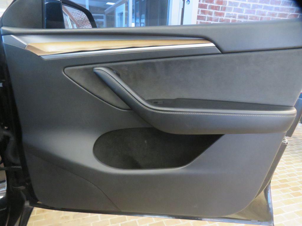 Photo 20 of this TESLA MODEL Y