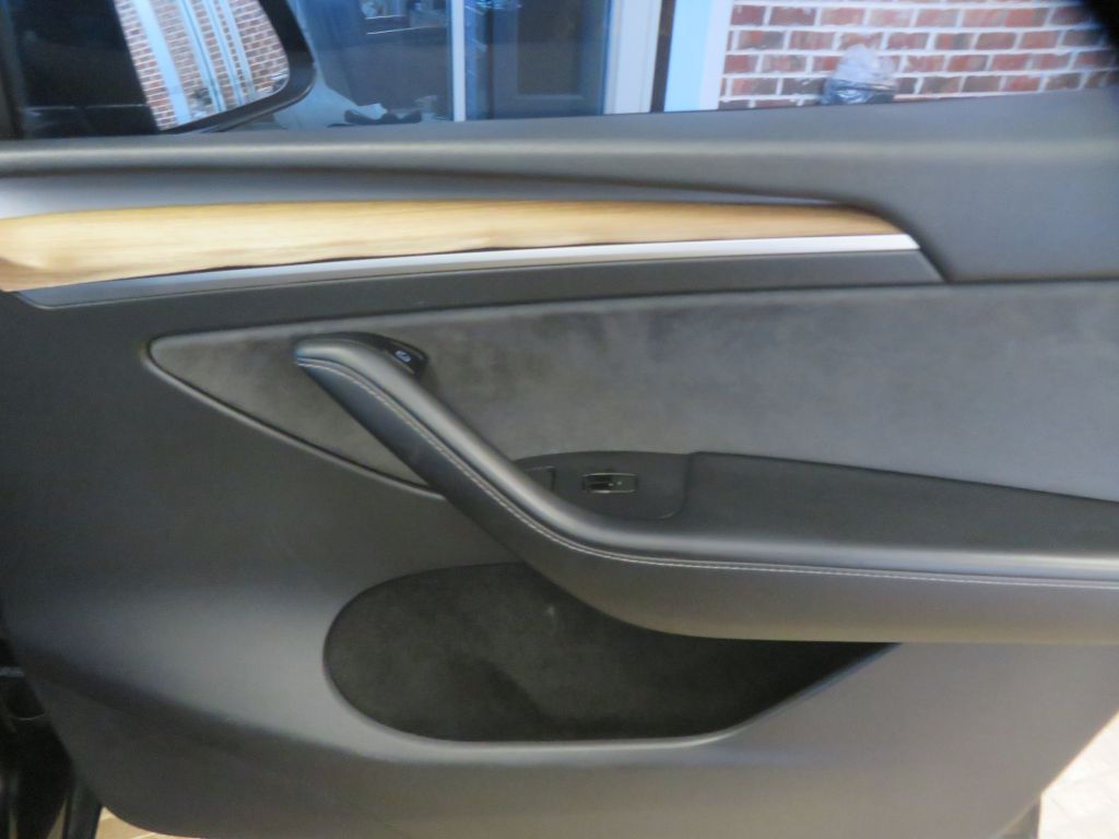 Photo 21 of this TESLA MODEL Y