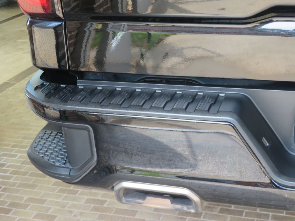 Photo 74 of this GMC SIERRA LIMITED