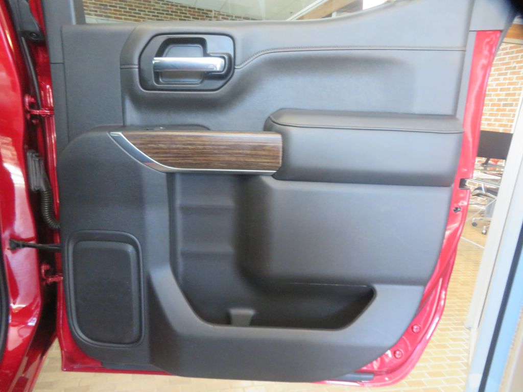 Photo 21 of this CHEVROLET SILVERADO LTD 1