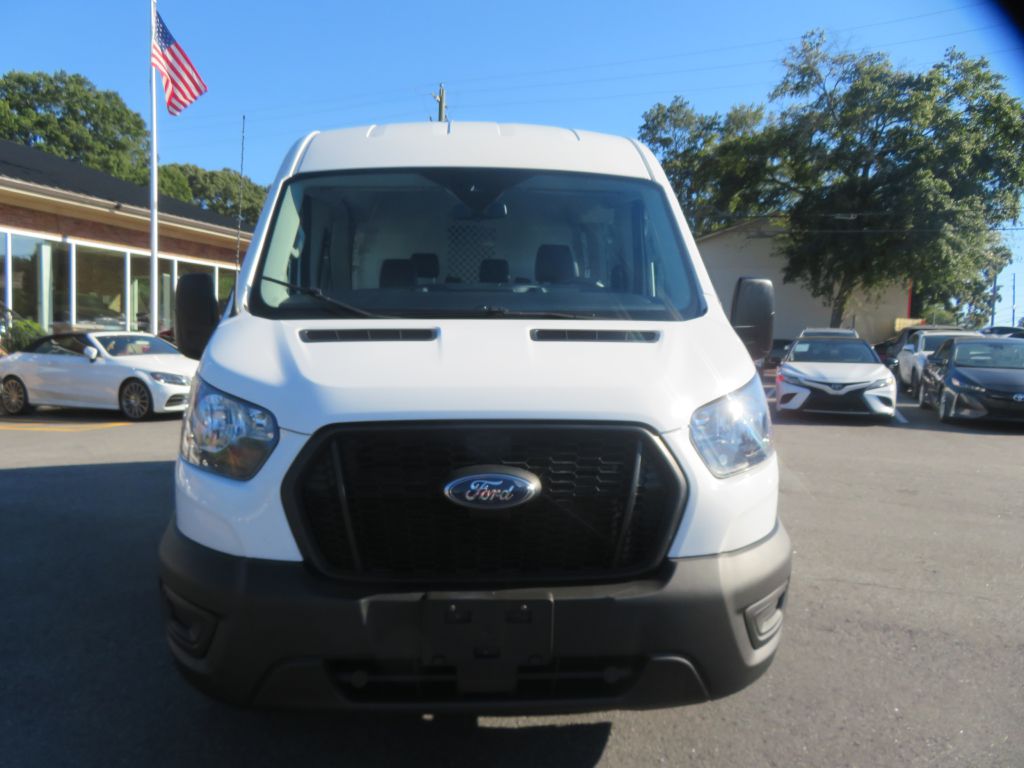 Photo 2 of this FORD TRANSIT