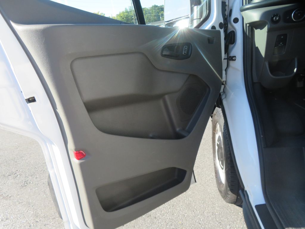 Photo 13 of this FORD TRANSIT