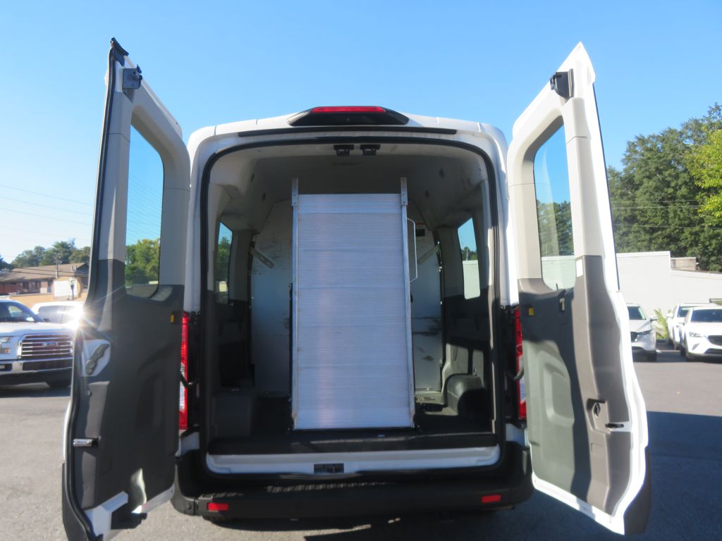 Photo 18 of this FORD TRANSIT
