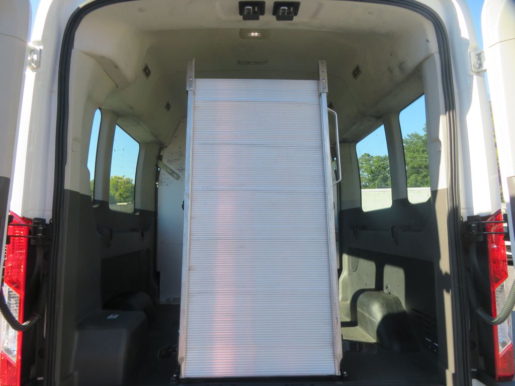 Photo 21 of this FORD TRANSIT