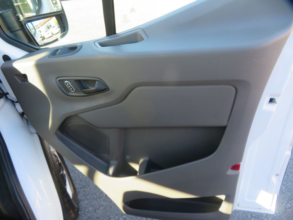 Photo 30 of this FORD TRANSIT