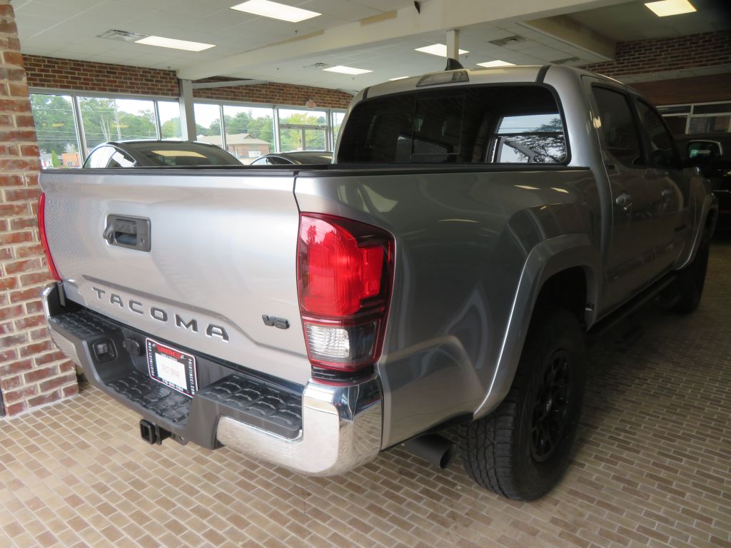 Photo 4 of this TOYOTA TACOMA