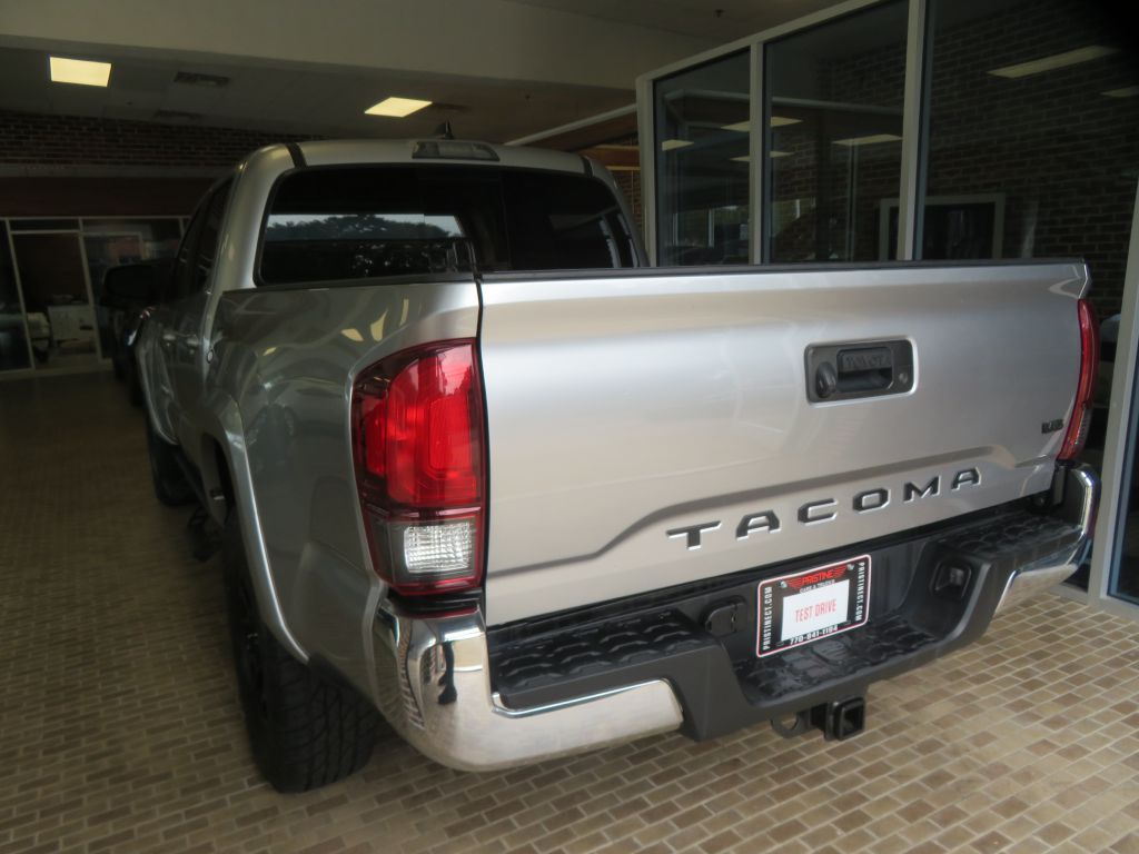 Photo 6 of this TOYOTA TACOMA