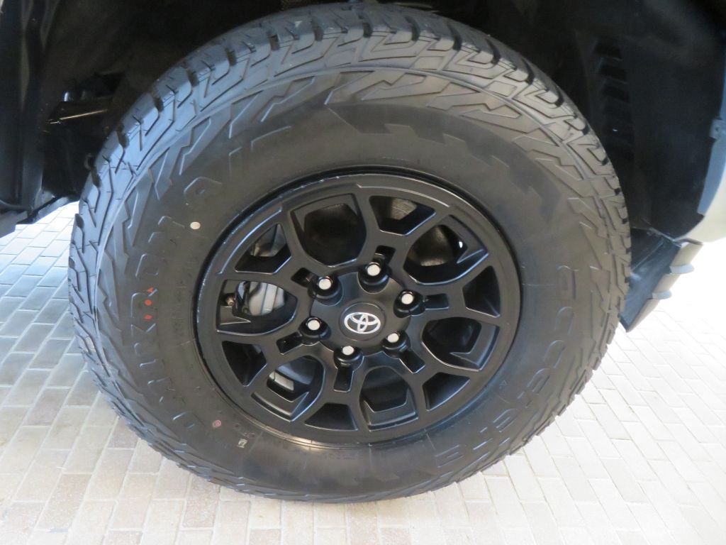Photo 10 of this TOYOTA TACOMA