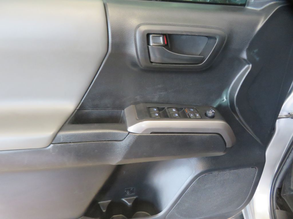 Photo 14 of this TOYOTA TACOMA