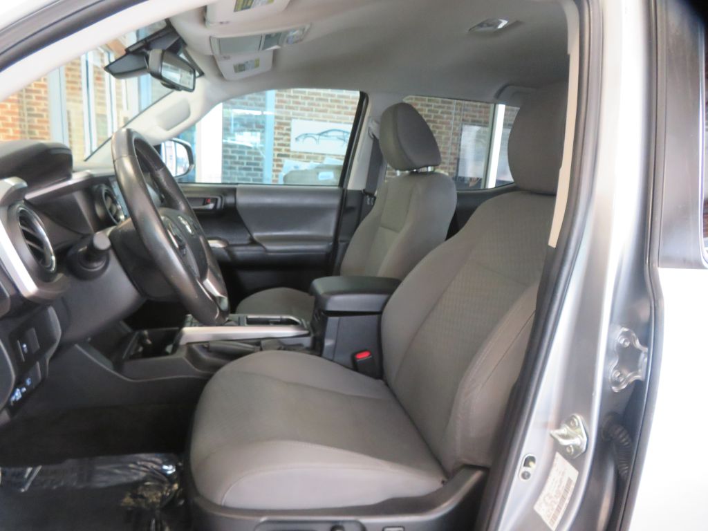 Photo 15 of this TOYOTA TACOMA