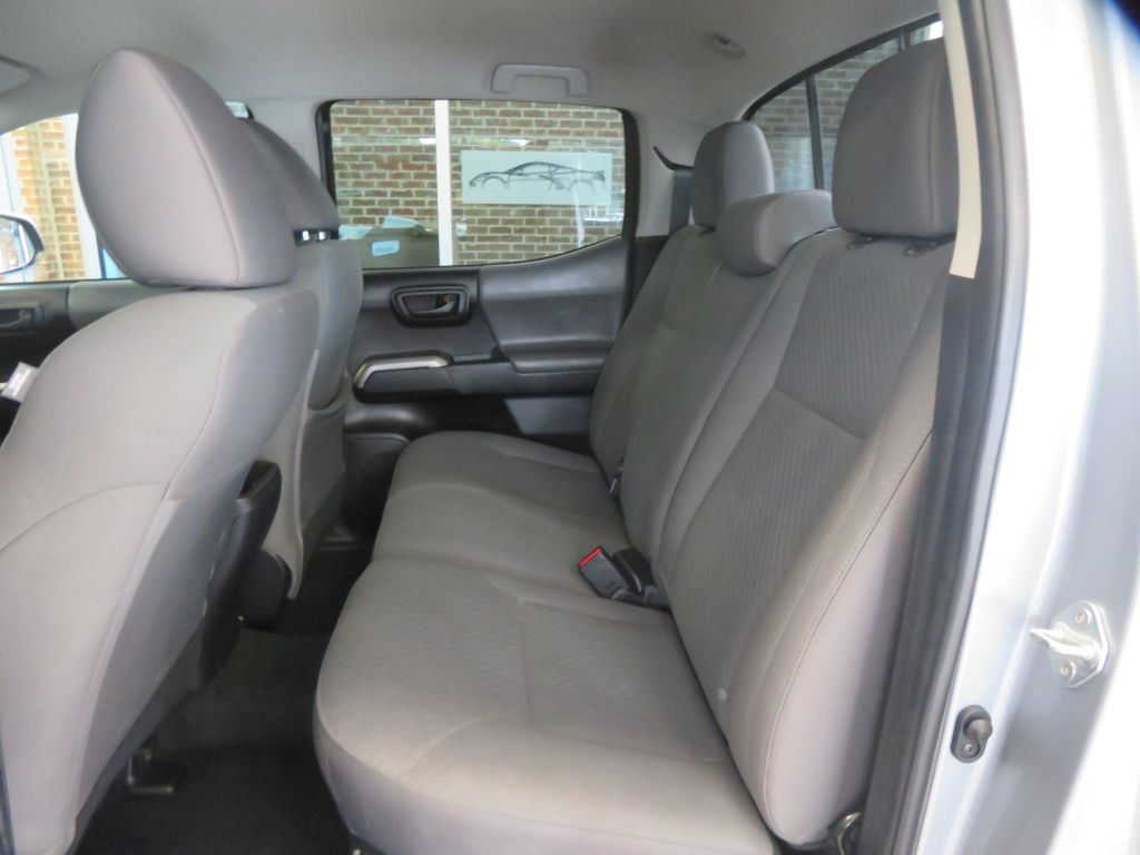 Photo 17 of this TOYOTA TACOMA