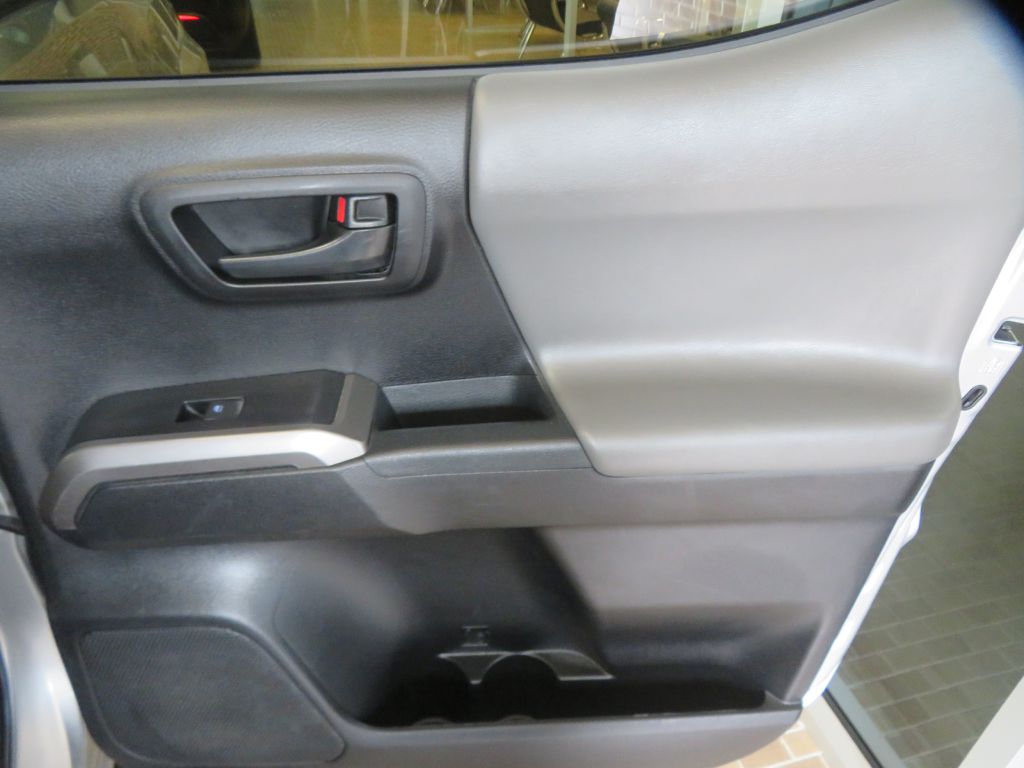 Photo 19 of this TOYOTA TACOMA