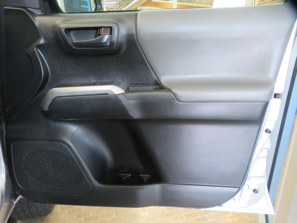 Photo 21 of this TOYOTA TACOMA