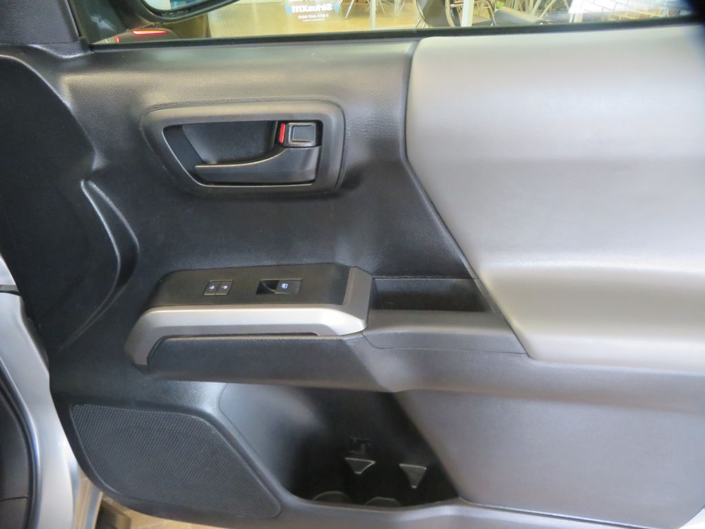 Photo 22 of this TOYOTA TACOMA