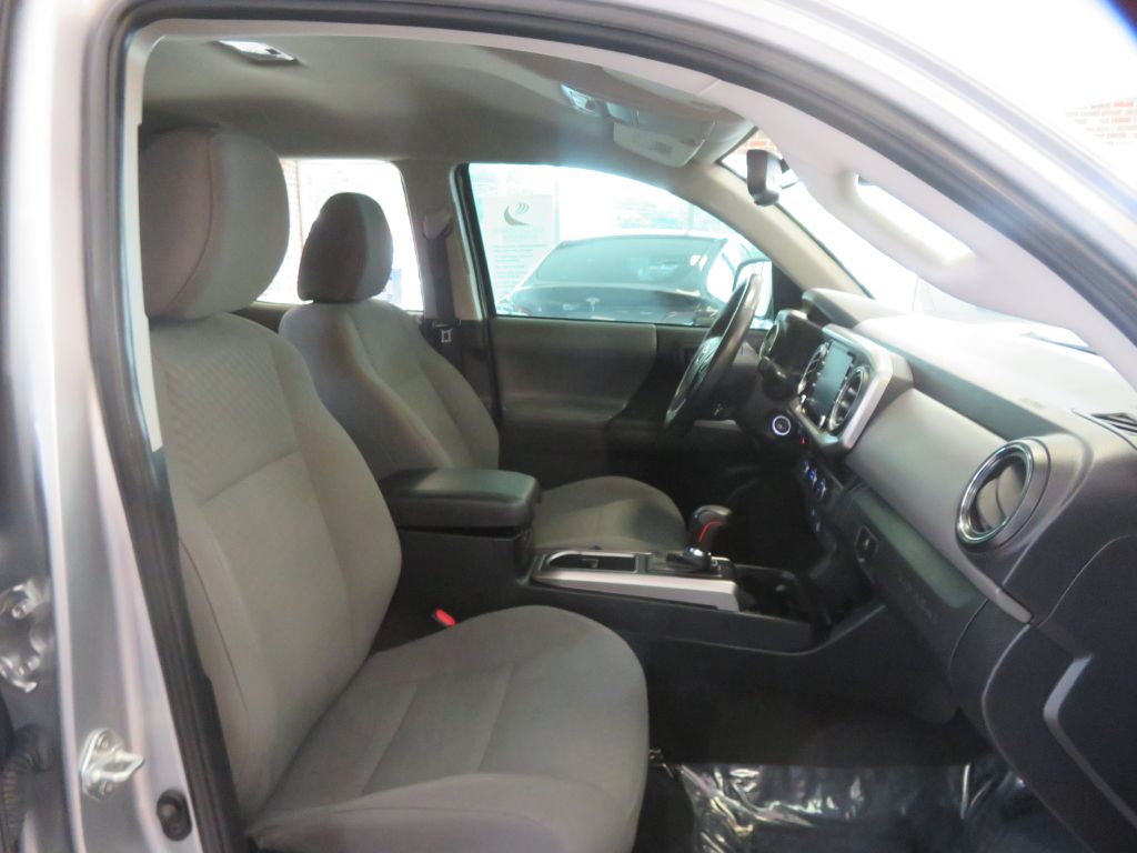 Photo 23 of this TOYOTA TACOMA