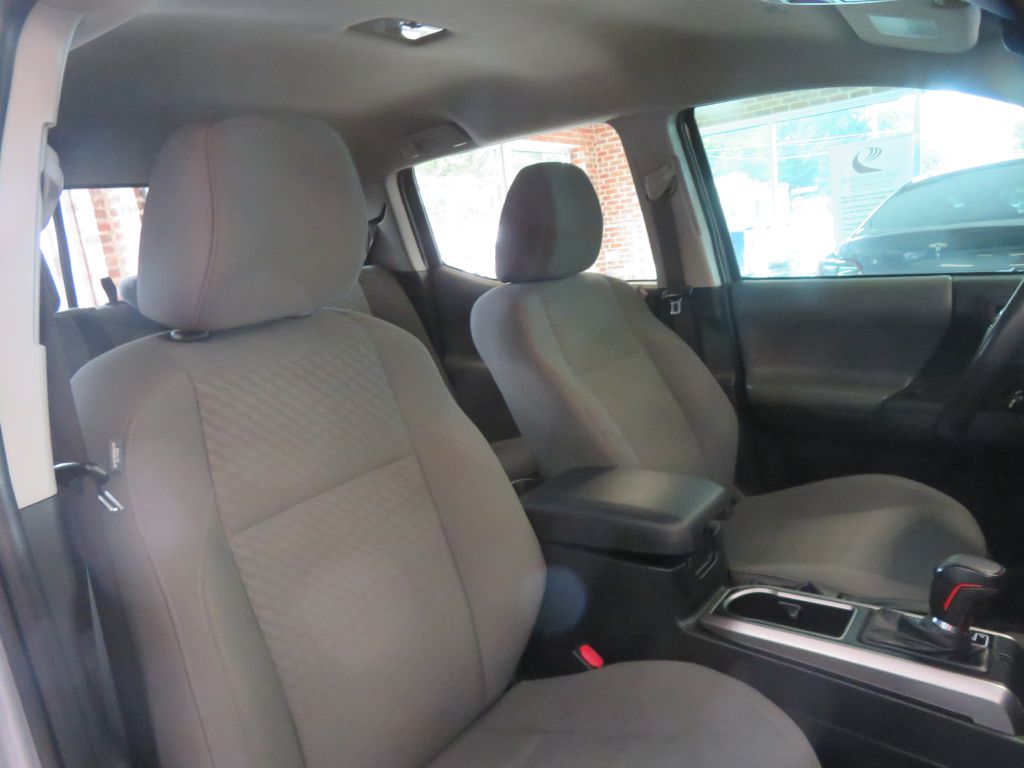 Photo 25 of this TOYOTA TACOMA