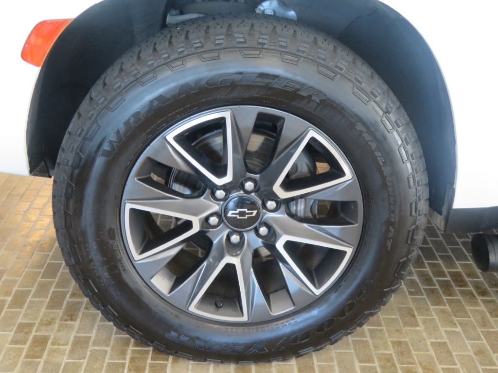 Photo 7 of this CHEVROLET SUBURBAN