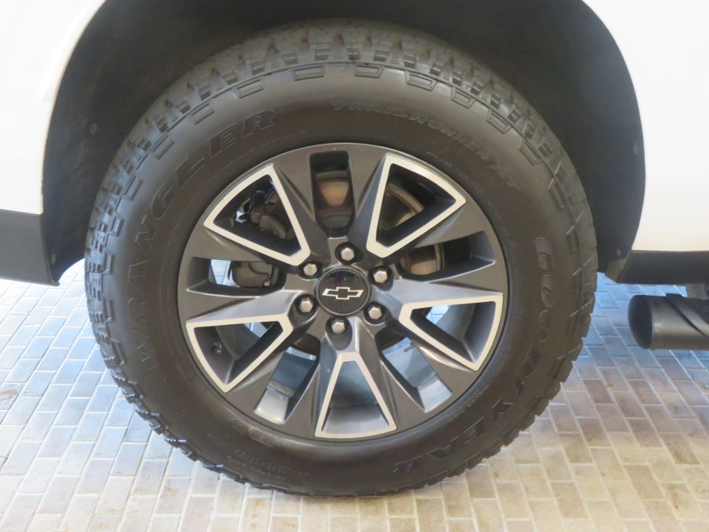 Photo 9 of this CHEVROLET SUBURBAN