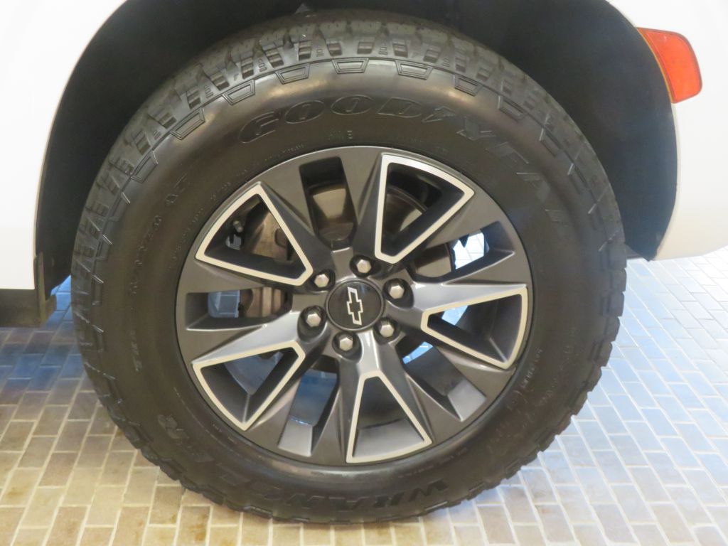 Photo 10 of this CHEVROLET SUBURBAN