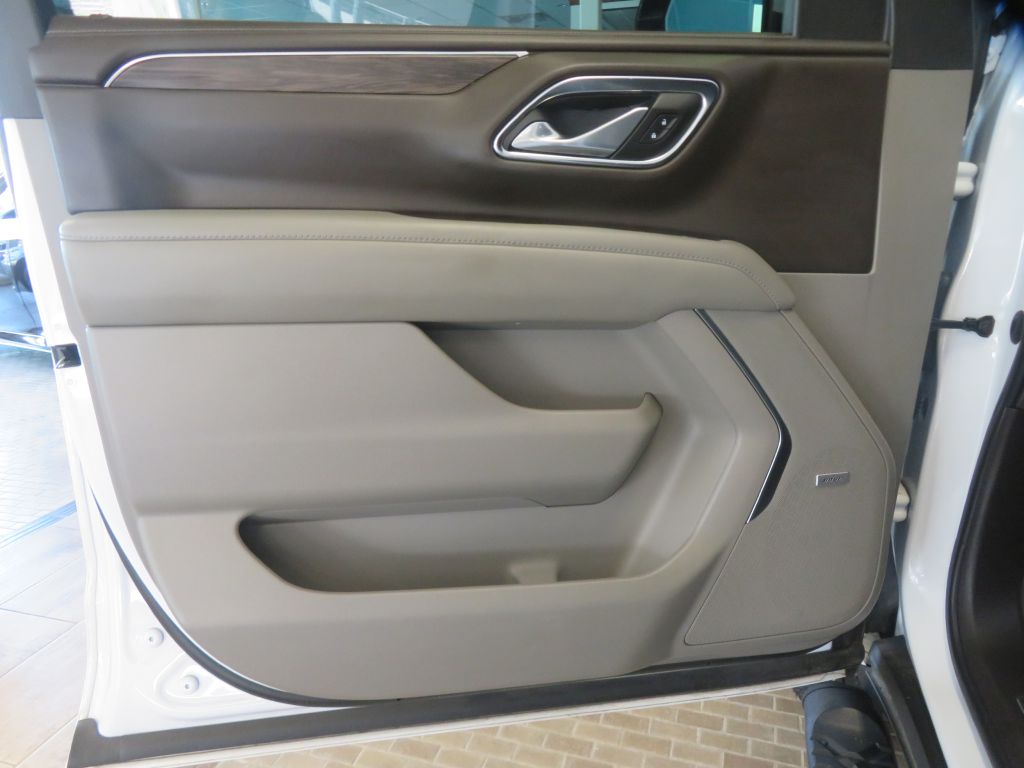 Photo 13 of this CHEVROLET SUBURBAN