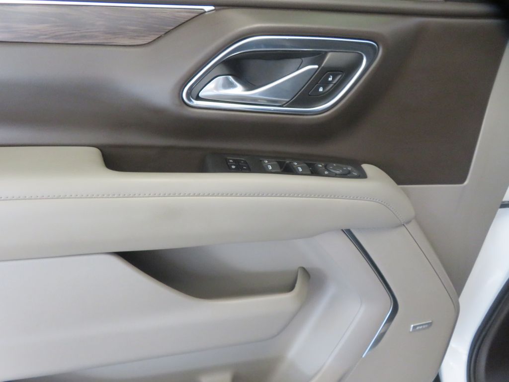 Photo 14 of this CHEVROLET SUBURBAN