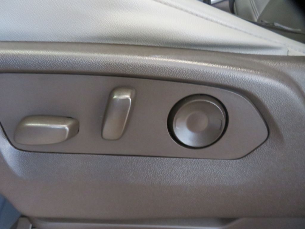 Photo 16 of this CHEVROLET SUBURBAN