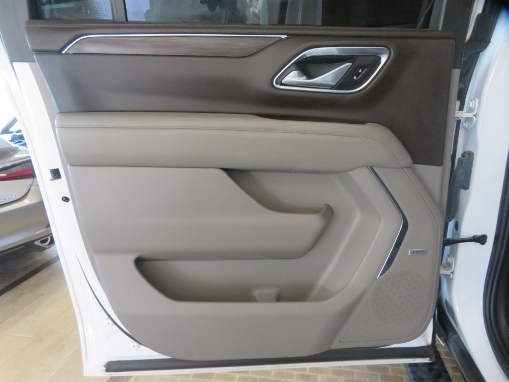 Photo 18 of this CHEVROLET SUBURBAN