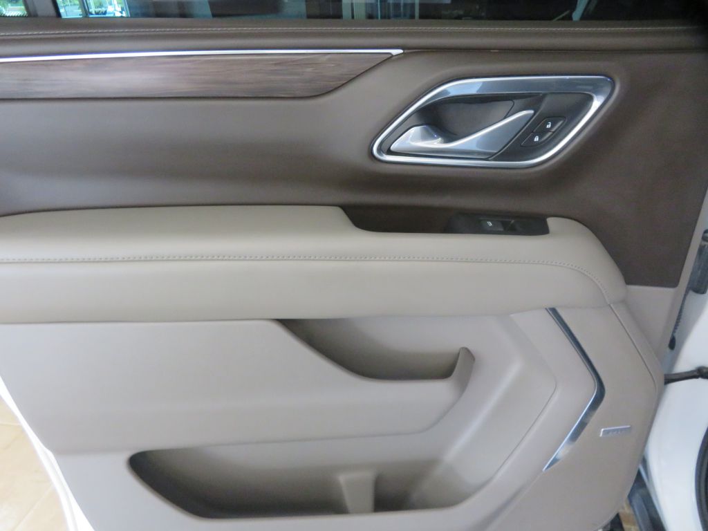 Photo 19 of this CHEVROLET SUBURBAN