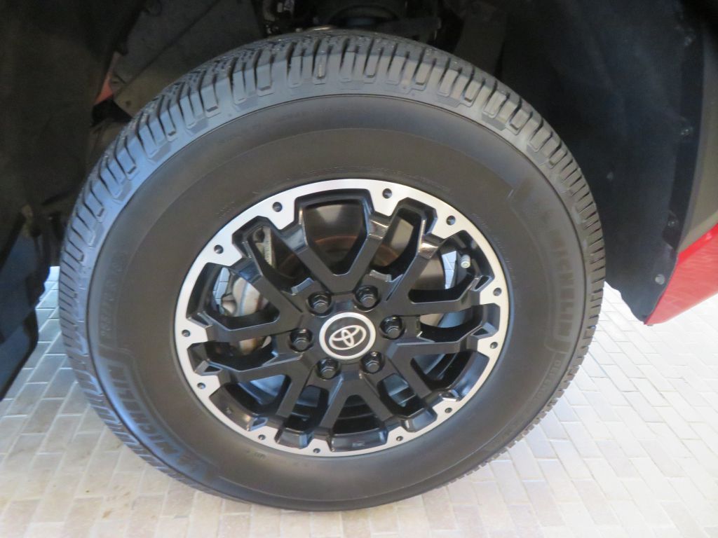 Photo 10 of this TOYOTA TUNDRA