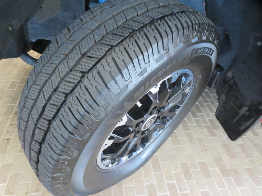 Photo 11 of this TOYOTA TUNDRA