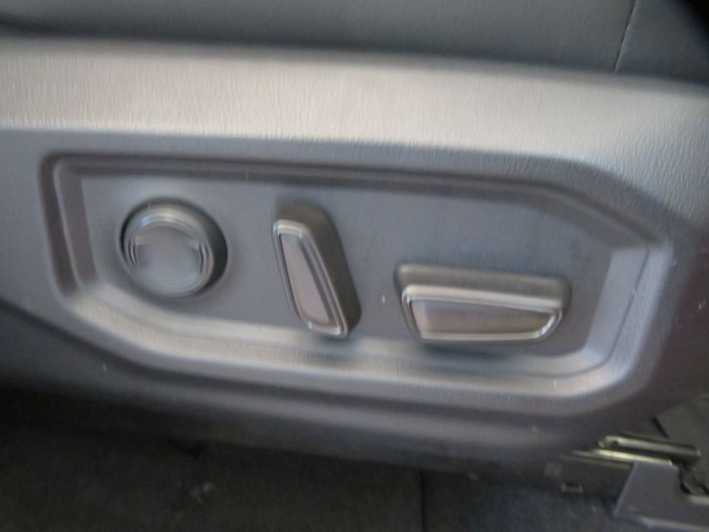 Photo 27 of this TOYOTA TUNDRA