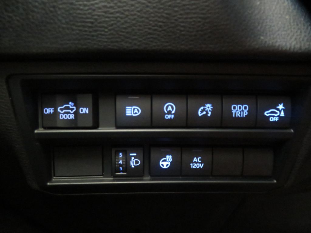 Photo 35 of this TOYOTA TUNDRA