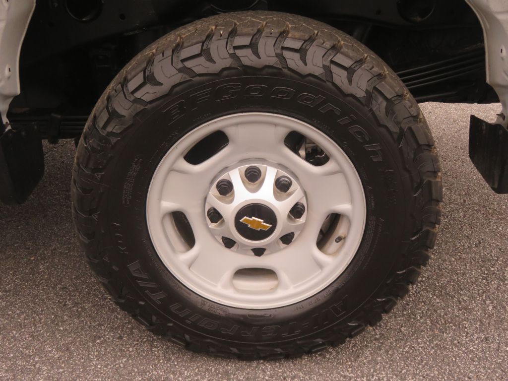Photo 8 of this CHEVROLET SILVERADO 2500