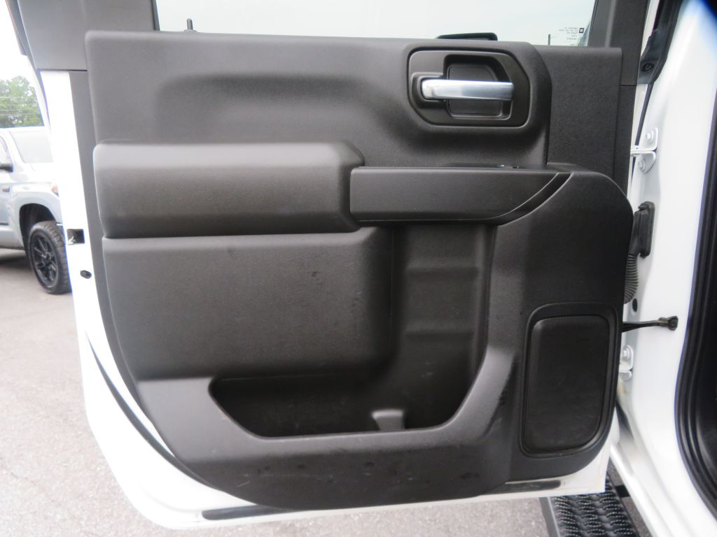 Photo 16 of this CHEVROLET SILVERADO 2500