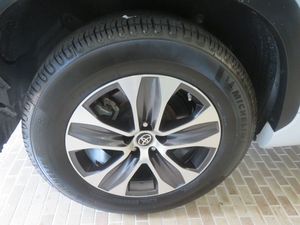 Photo 9 of this TOYOTA HIGHLANDER