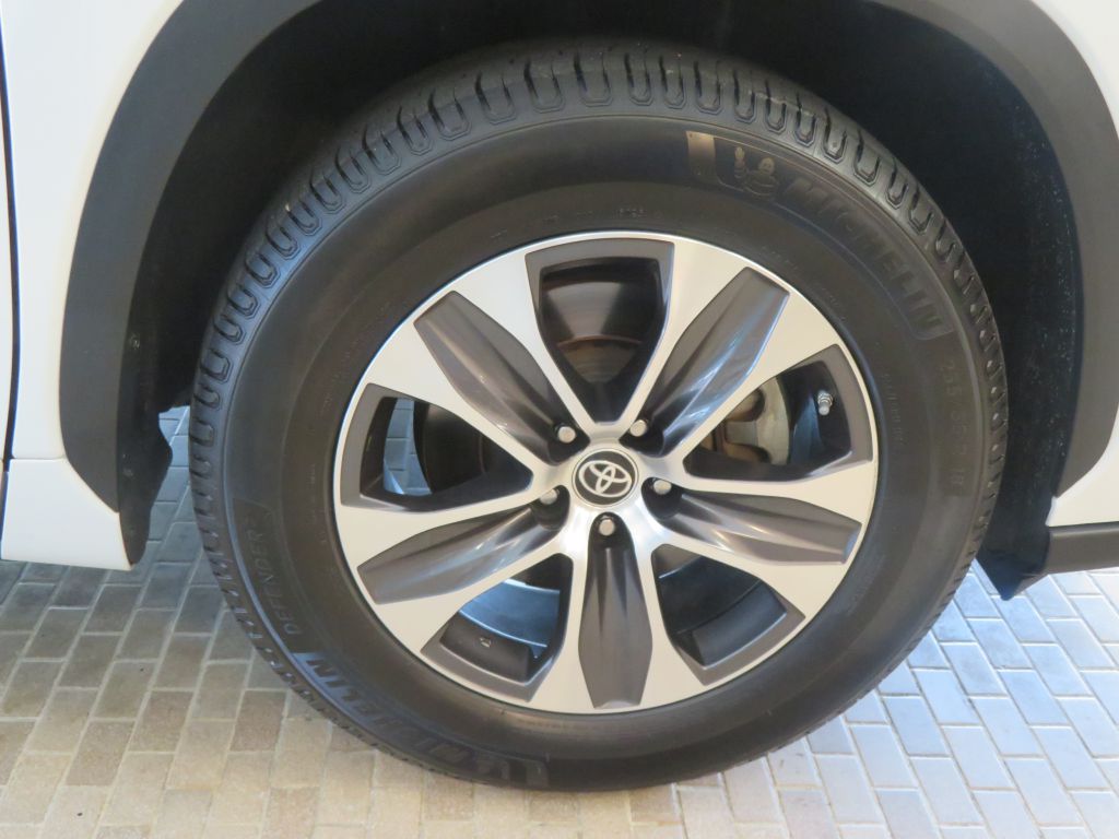 Photo 10 of this TOYOTA HIGHLANDER