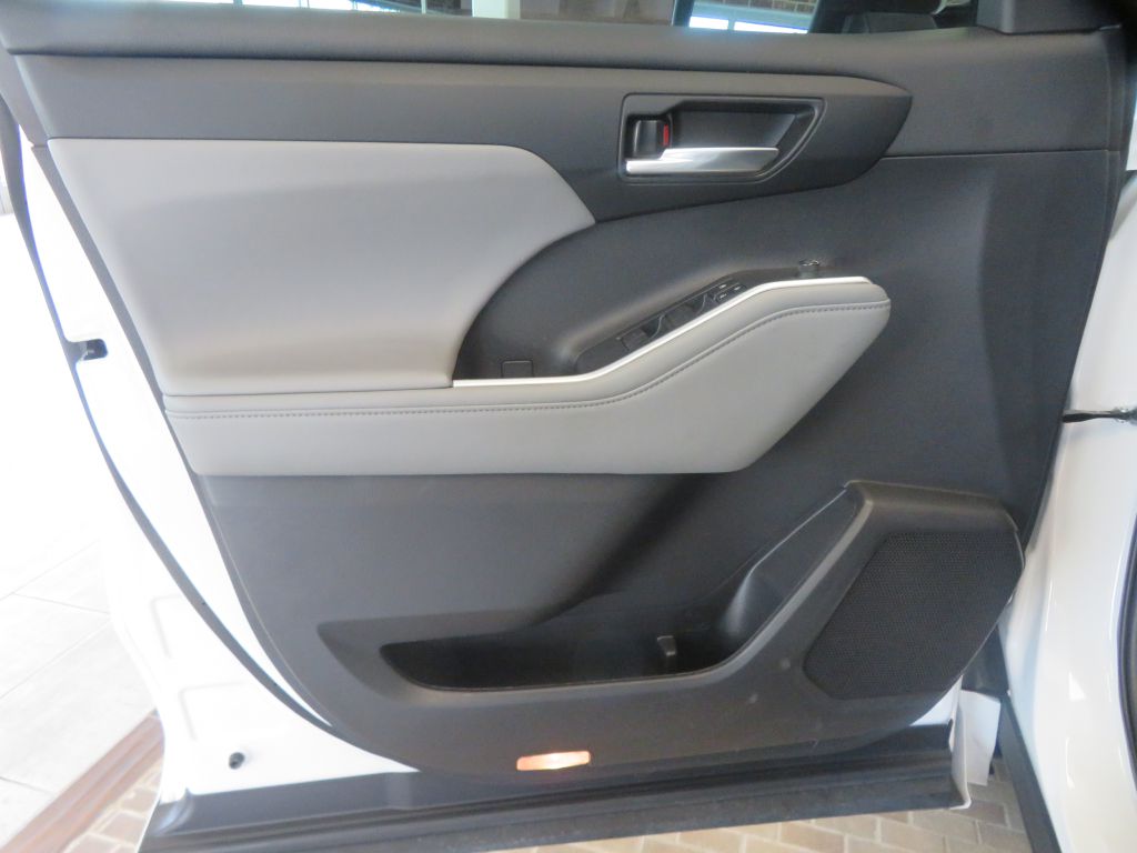 Photo 13 of this TOYOTA HIGHLANDER