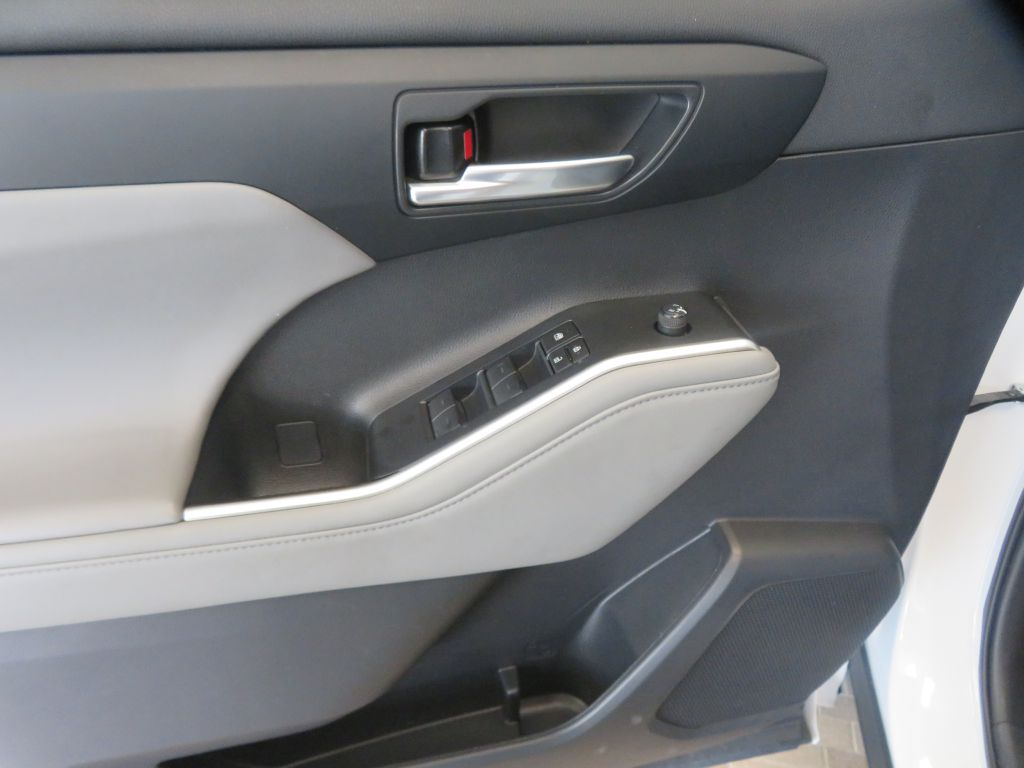 Photo 14 of this TOYOTA HIGHLANDER