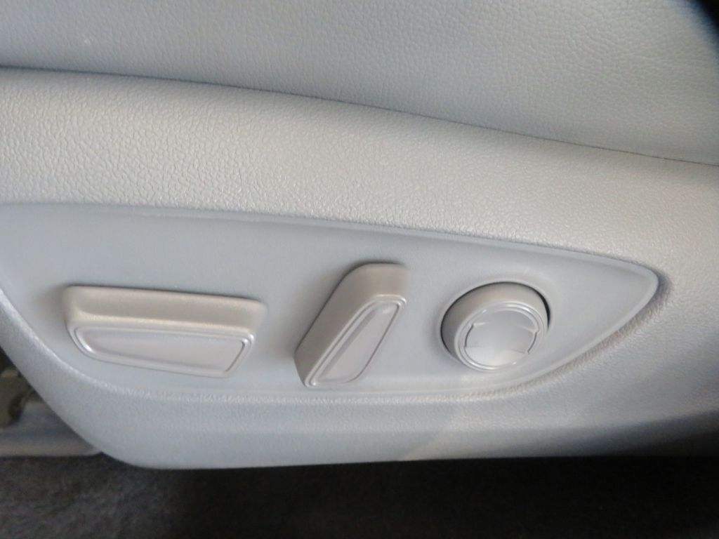 Photo 16 of this TOYOTA HIGHLANDER