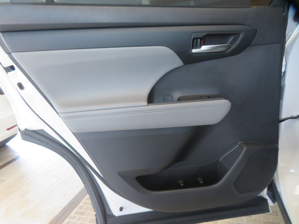 Photo 17 of this TOYOTA HIGHLANDER